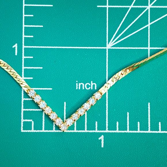 Avon Necklace Gold Tone Thin Chain Clear Rhinestone V Shape Pendant - Picture 6 of 6